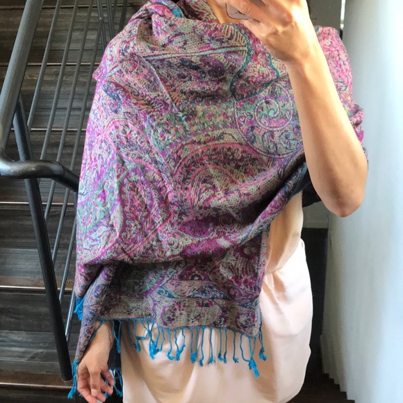 Scarf & wrap - Picture 7 of 7